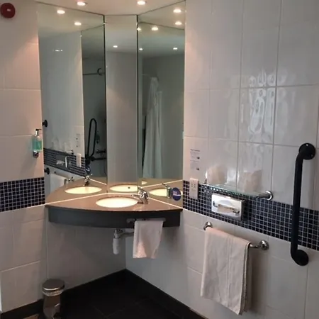 Готель Express Leeds Centre - Armouries By Ihg Лідс