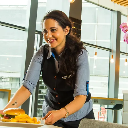 Готель Express Leeds Centre - Armouries By Ihg Лідс