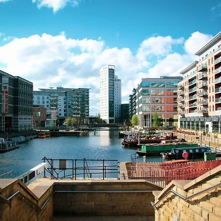 Готель Express Leeds Centre - Armouries By Ihg Лідс
