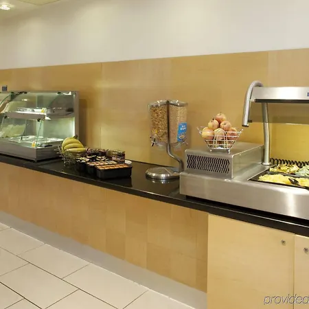 Готель Express Leeds Centre - Armouries By Ihg Лідс